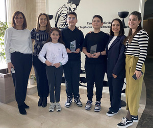 Tübitak Lise ve Ortaokul Araştırma Projeleri Yarışması Bölge finallerine yükselen öğrencilerimiz için okulumuzda bir plaket takdim töreni düzenlendi. Okul yöneticilerimiz, bu anlamlı başarıya imza atan 