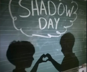 Birinci sınıf öğrencilerimiz gölgelerin büyülü dünyasını keşfetti!