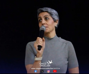 Ortaokul Öğrencilerimiz Sahneye Özgüvenle Çıktı