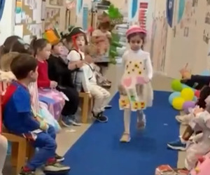 Çağdaş Öncü Anaokulu’nda minik tasarımcılarımız geri dönüşüm malzemelerinden hazırladıkları kıyafetlerle podyuma çıktı!