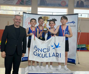 Zirvede Biz Varız: Artistik Cimnastikte Bursa Şampiyonluğu! 🏆✨