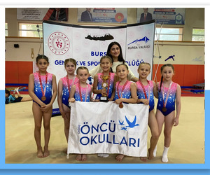 Artistik Cimnastik İl Birinciliği Müsabakalarında Minik A Kız Takımı öğrencilerimiz Bursa 4.sü olmuştur.