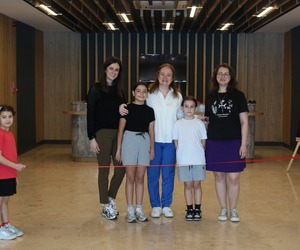 Minik Yüreklerden Büyük Sanat: Livza ve Zeynep’in Resim Sergisi