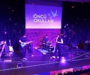 Lise Öğrencilerinden Unutulmaz Konser! 🎶✨